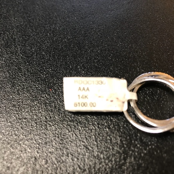 *SALE* 1.03 diamond ring with 2 matching bands - Picture 3 of 8